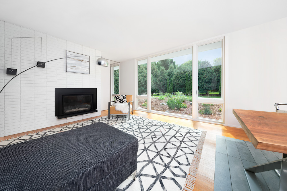 PHTO%202018%20Rapson%20Beauty%20Living%20Room%201641%20RGB